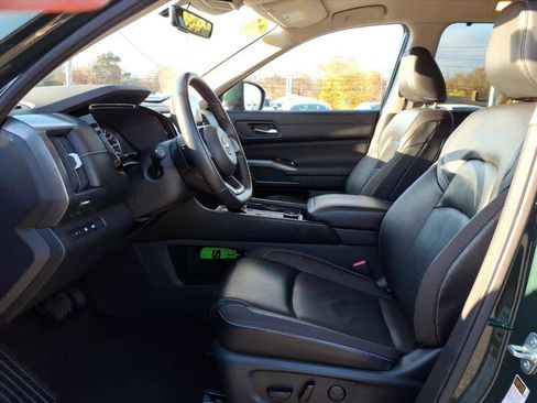 Certified 2024 Nissan Pathfinder SL w/ Black Appearance Package image 9