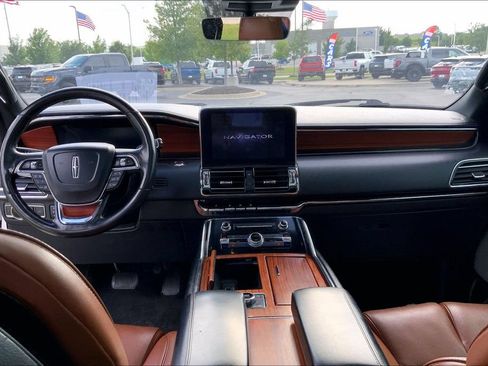 Used 2018 Lincoln Navigator Reserve AWD/4WD image 10