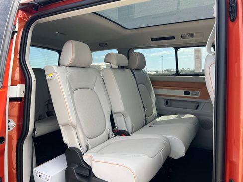 New 2025 Volkswagen ID. Buzz 1st Edition image 32