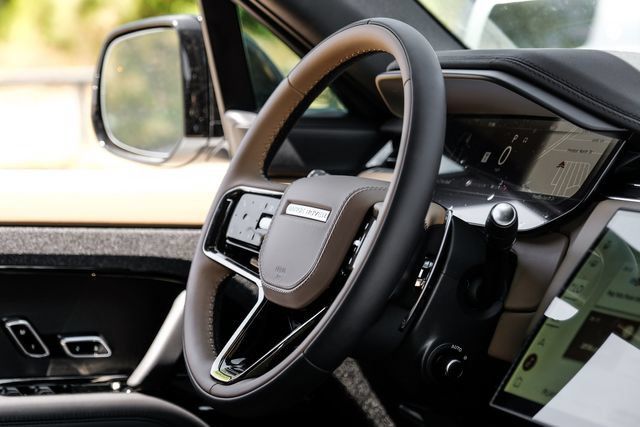 New 2026 Land Rover Range Rover Sport Dynamic SE AWD/4WD image 17
