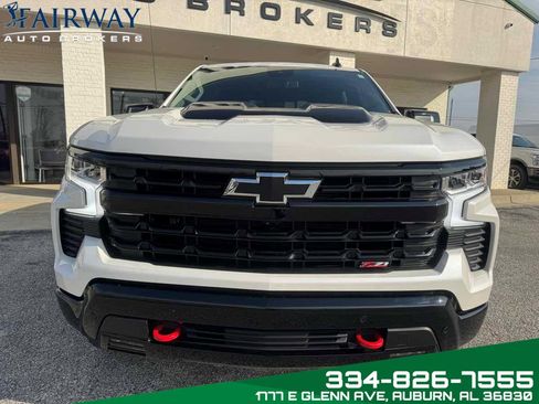 Used 2024 Chevrolet Silverado 1500 LT Trail Boss w/ Convenience Package II image 3
