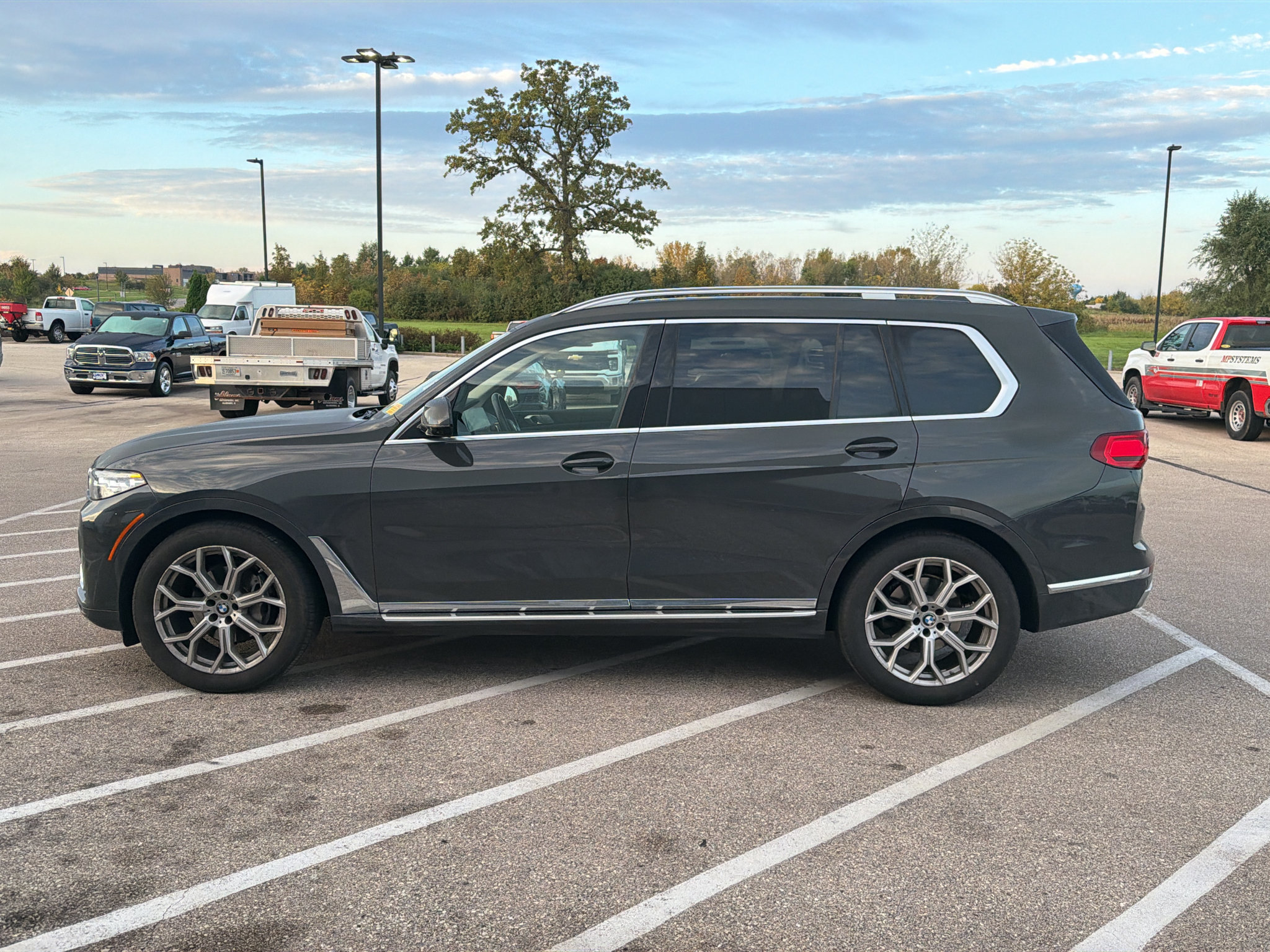 Used 2022 BMW X7 xDrive40i w/ Executive Package AWD/4WD image 2