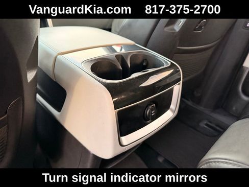 Used 2024 Kia Carnival EX image 25