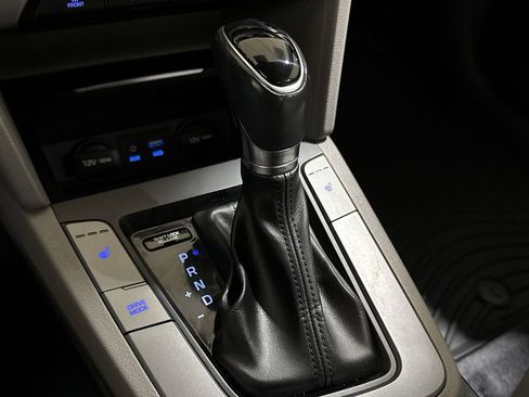 Used 2018 Hyundai Elantra Value Edition w/ Winter Weather Package image 17