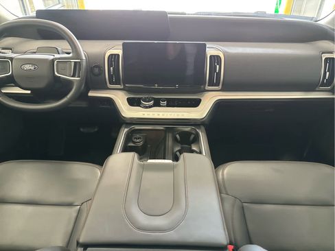Used 2025 Ford Expedition Active AWD/4WD image 10
