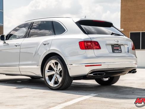 Used 2017 Bentley Bentayga AWD/4WD image 57