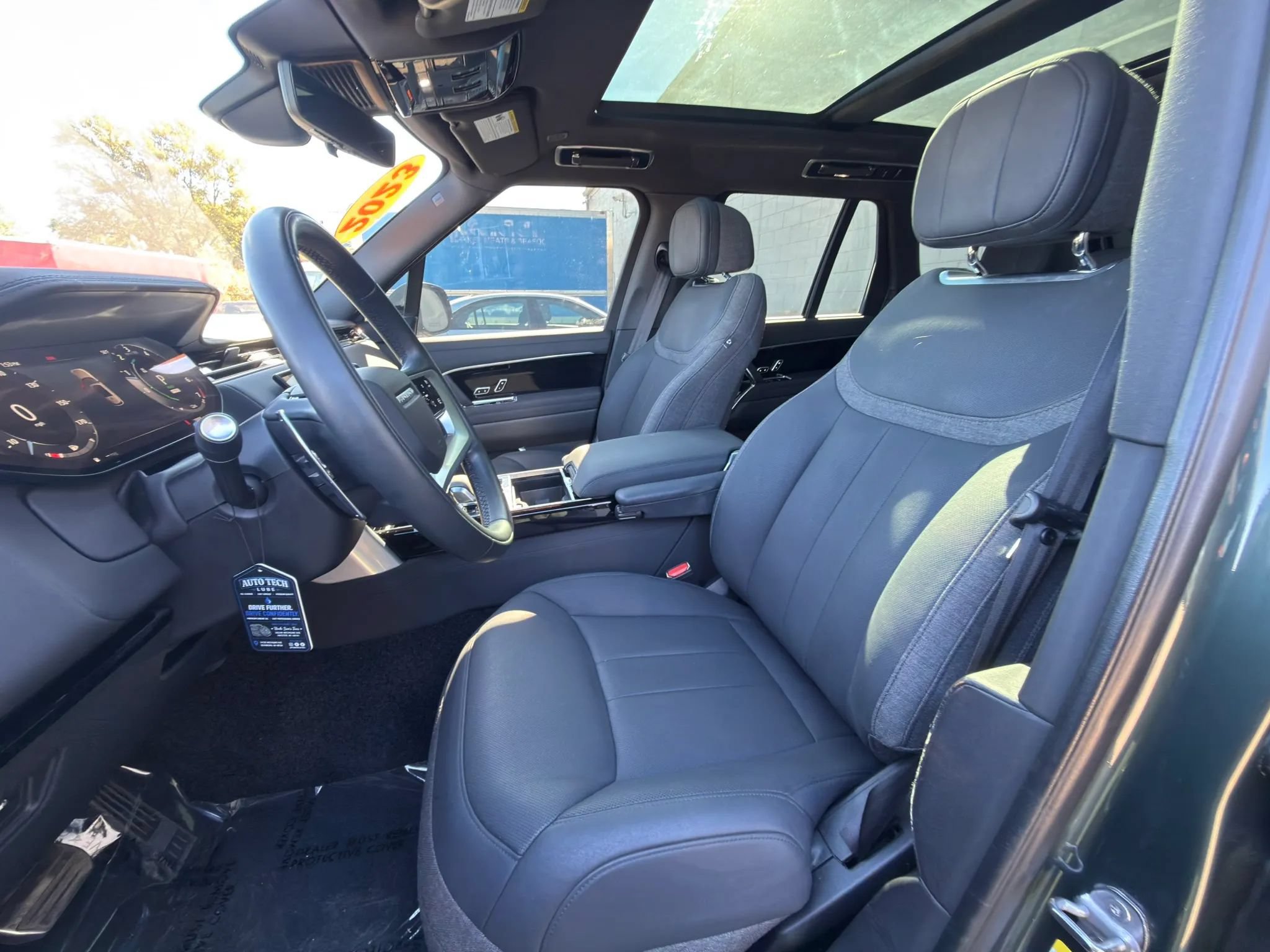Used 2023 Land Rover Range Rover SE AWD/4WD image 10