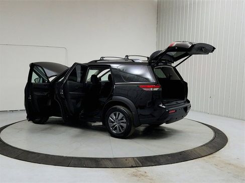 New 2026 Nissan Pathfinder SV image 13