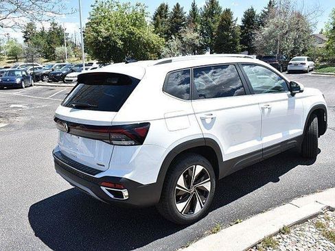 New 2025 Volkswagen Taos SE image 6
