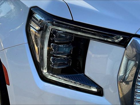 Used 2023 GMC Yukon Denali AWD/4WD image 32