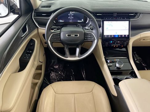 Used 2022 Jeep Grand Cherokee Limited w/ Luxury Tech Group II image 24