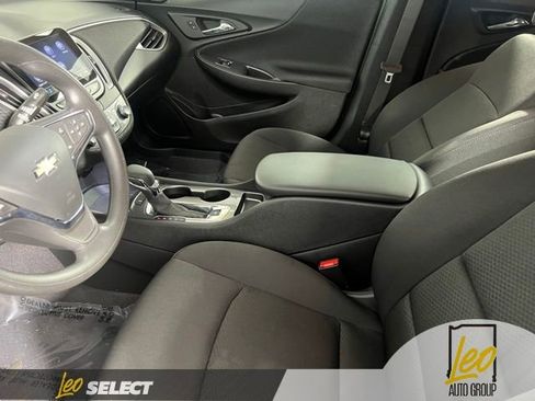 Used 2025 Chevrolet Malibu LS FWD image 33