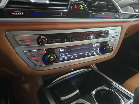 Used 2018 BMW 740i RWD image 22