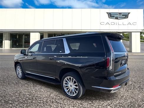 Used 2022 Cadillac Escalade ESV Premium Luxury image 2