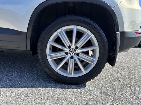 Used 2011 Volkswagen Tiguan S image 32