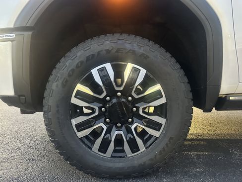 Used 2025 GMC Sierra 2500 Denali Ultimate w/ Snow Plow Prep/Camper Package image 9