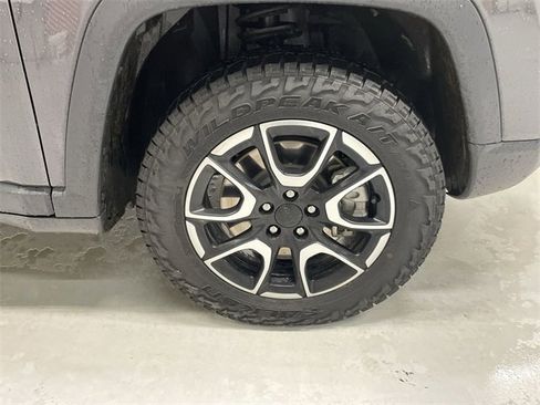 Used 2024 Jeep Compass Trailhawk image 14