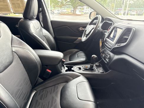 Used 2022 Jeep Cherokee Latitude w/ Sun & Sound Group AWD/4WD image 32