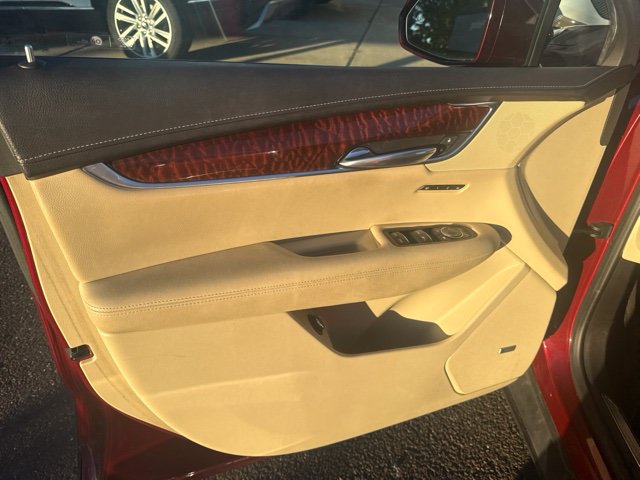 Used 2018 Cadillac XT5 Luxury w/ Driver Awareness Package FWD image 14