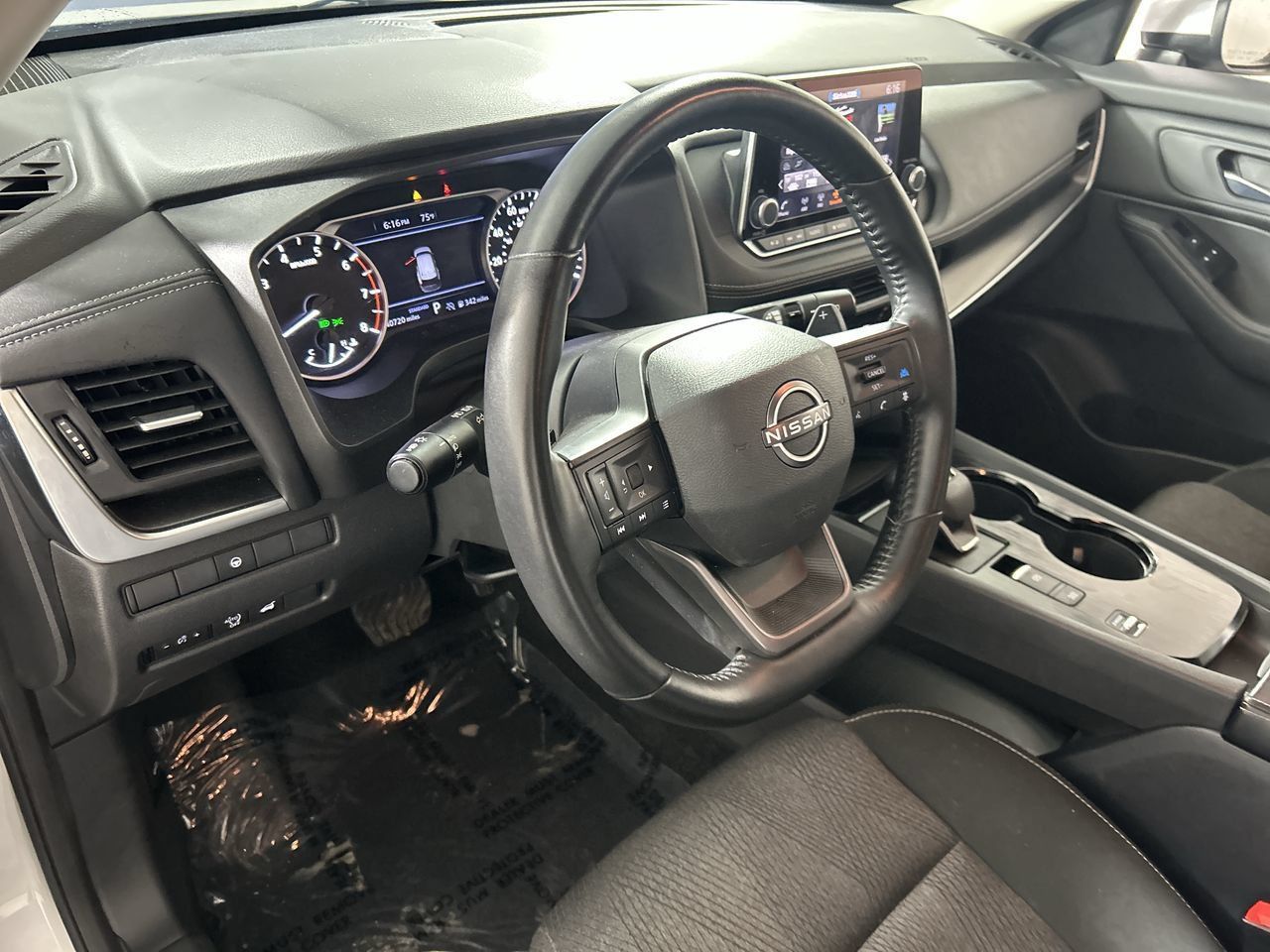Used 2025 Nissan Rogue SV FWD image 12