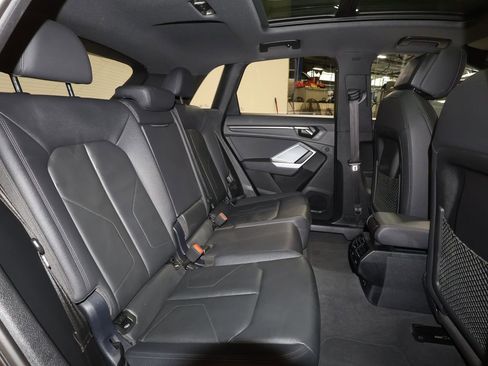 Used 2025 Audi Q3 2.0T Premium image 24