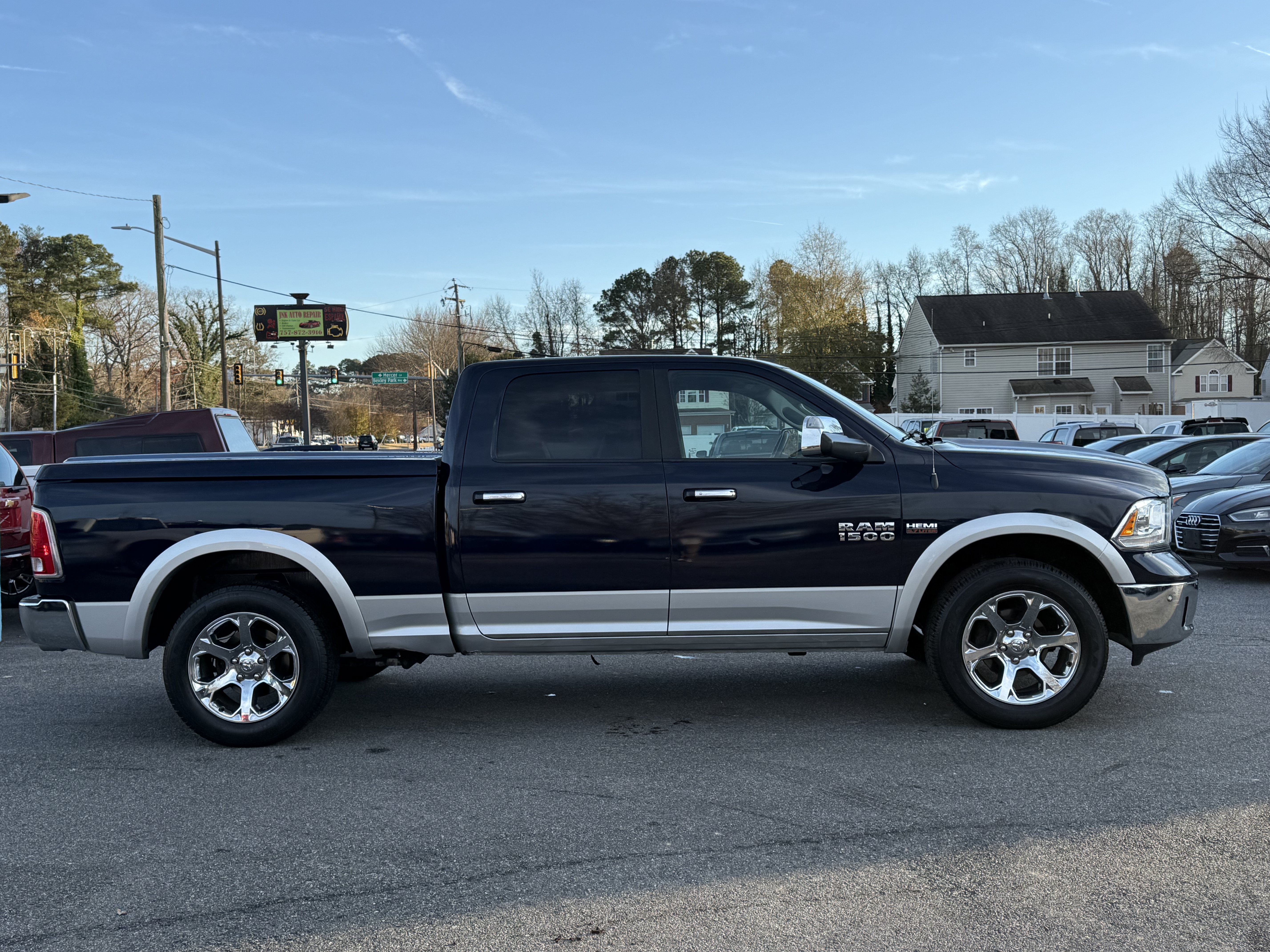 Used 2017 RAM 1500 Laramie w/ Convenience Group AWD/4WD image 5