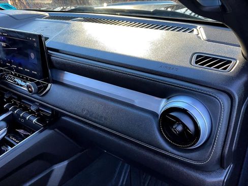 Used 2024 Chevrolet Colorado LT w/ LT Convenience Package III image 16