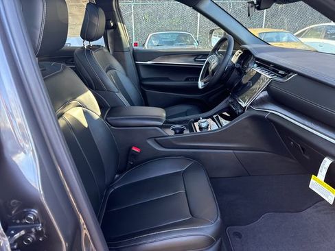 New 2025 Jeep Grand Cherokee Limited image 9