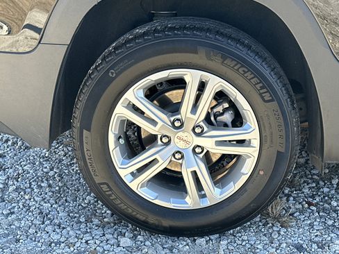 Used 2024 GMC Terrain SLE image 17