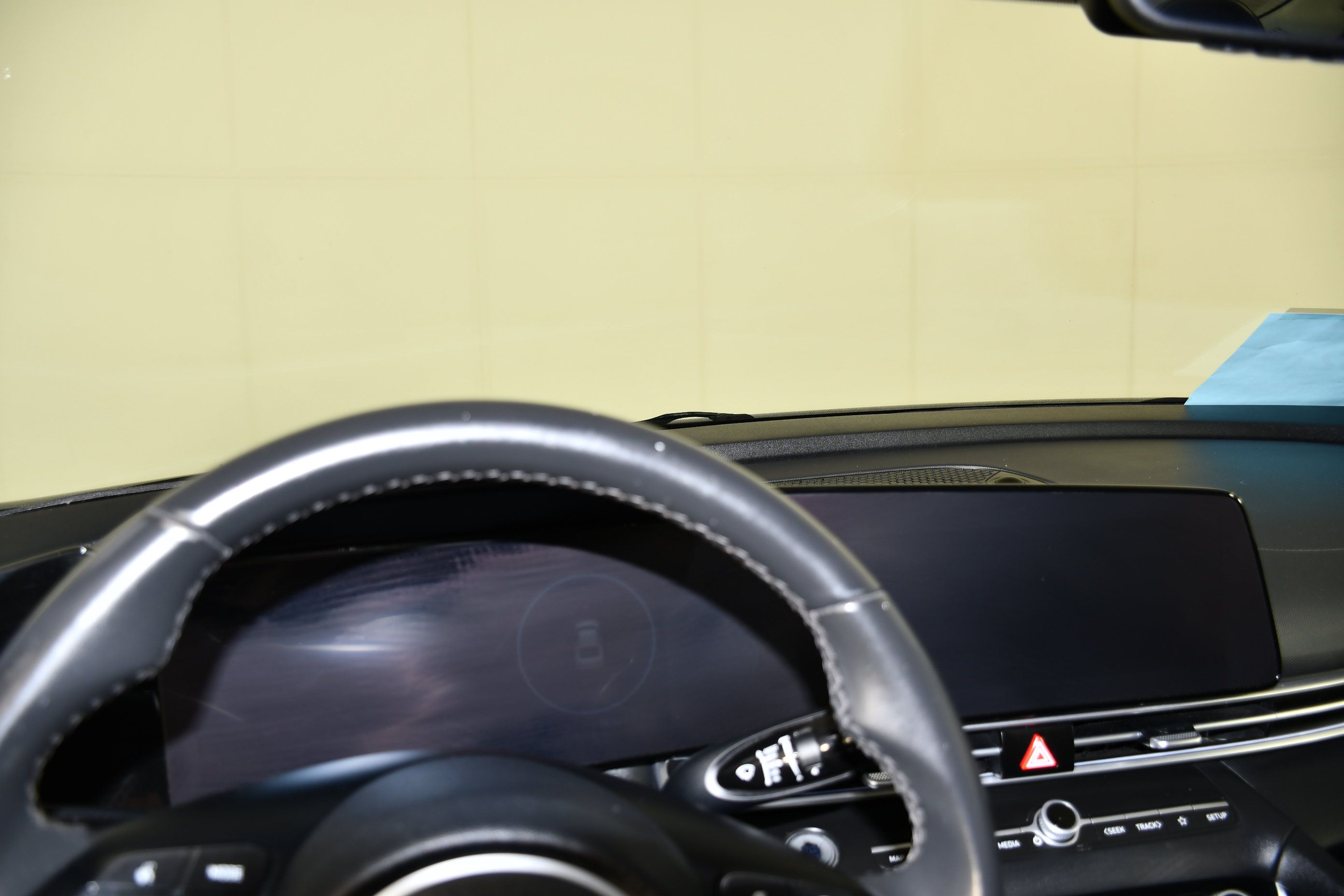 Used 2025 Hyundai Elantra Limited FWD image 9