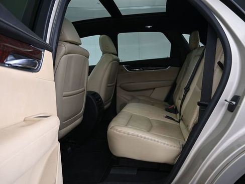 Used 2017 Cadillac XT5 Premium Luxury image 29