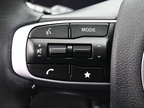 Used 2025 Kia Sportage SX image 18