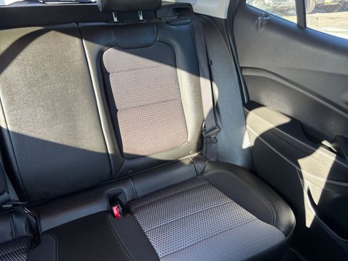 Used 2025 Chevrolet Trax LT image 31