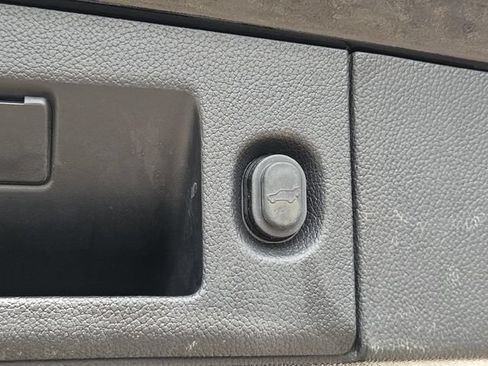 Used 2019 GMC Yukon XL SLT w/ Premium Edition RWD image 9