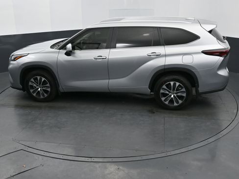 Used 2024 Toyota Highlander XLE image 29
