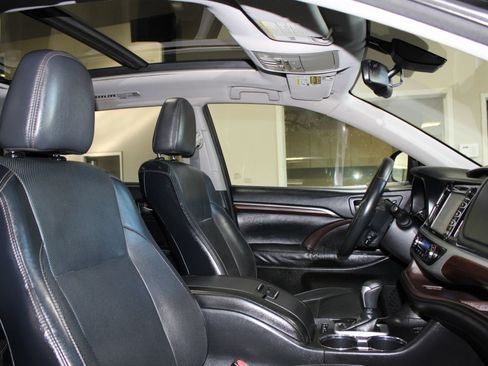Used 2015 Toyota Highlander Limited Platinum FWD image 34