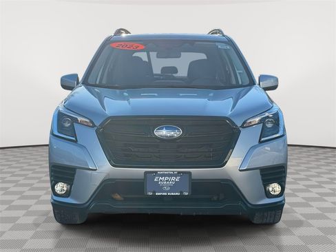 Used 2023 Subaru Forester Premium image 2