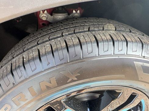 Used 2022 Ford Explorer XLT image 8