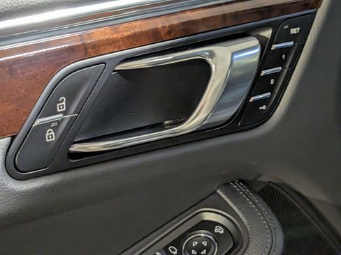 Certified 2025 Porsche Macan image 19