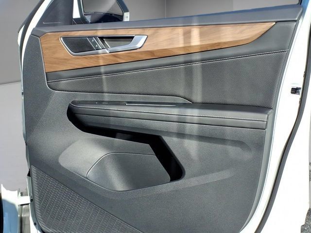 Used 2025 Volkswagen Atlas SE FWD image 21