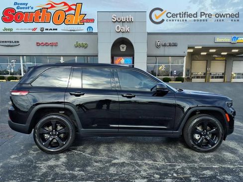Used 2023 Jeep Grand Cherokee Limited w/ Luxury Tech Group II AWD/4WD image 2