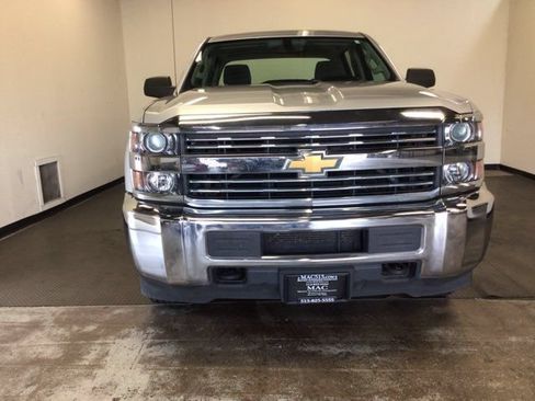 Used 2018 Chevrolet Silverado 2500 W/T RWD image 2