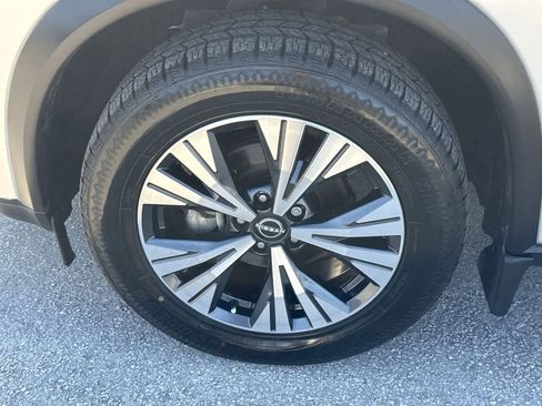 Used 2023 Nissan Rogue SV FWD image 11