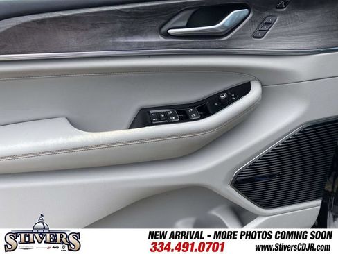 Used 2021 Jeep Grand Cherokee L Overland w/ Luxury Tech Group IV AWD/4WD image 49