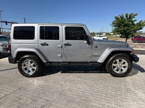 Used 2016 Jeep Wrangler Unlimited Sahara w/ Connectivity Group AWD/4WD image 6