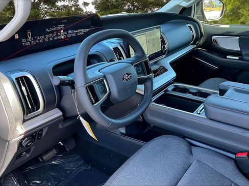 New 2025 Ford Expedition Max Active image 6