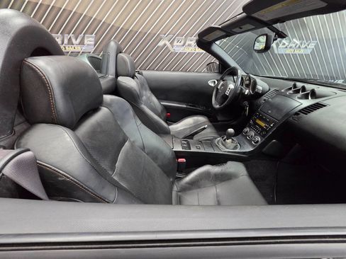 Used 2005 Nissan 350Z Grand Touring image 25
