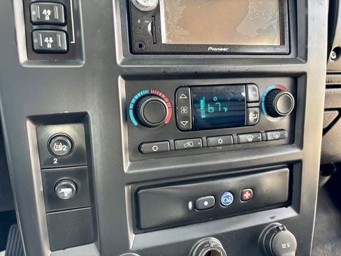Used 2005 HUMMER H2 w/ Preferred Equipment Group AWD/4WD image 33