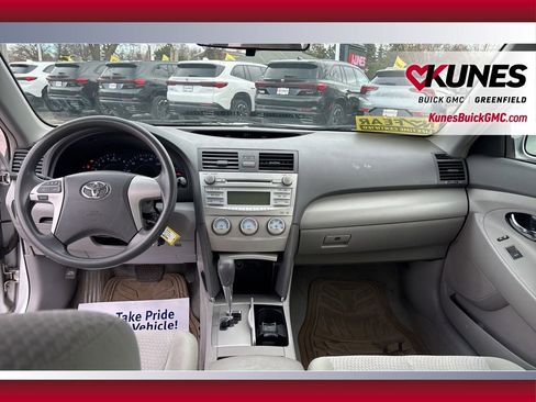 Used 2010 Toyota Camry LE image 31