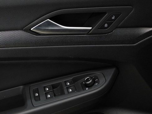 Used 2025 Volkswagen Golf image 28